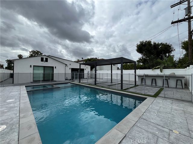 5735 Saloma, Van Nuys, CA 91411