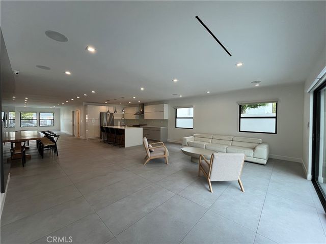 5735 Saloma, Van Nuys, CA 91411