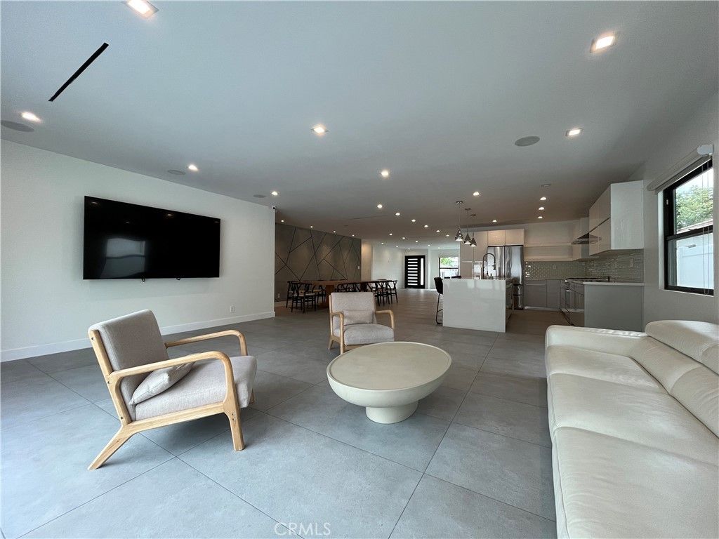 5735 Saloma, Van Nuys, CA 91411