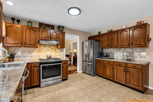 35 Brook Street, Farmingdale, NJ 07727