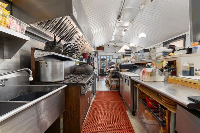 95 Warren Avenue, East Providence, RI 02914