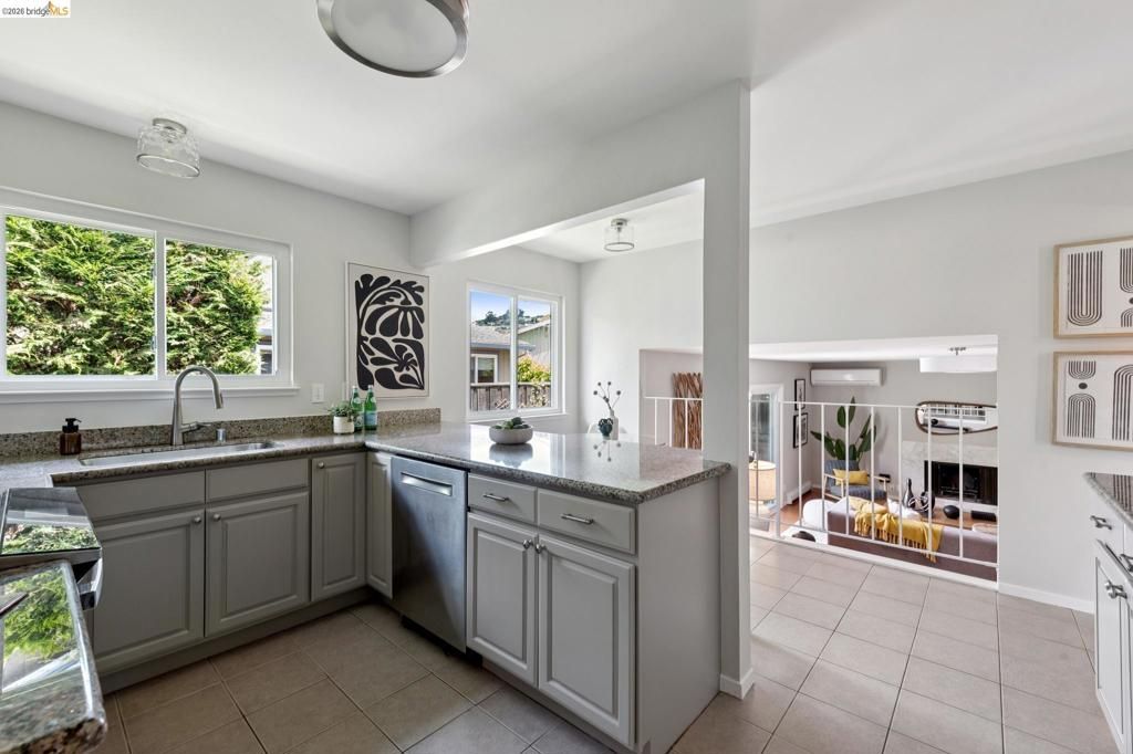 Image 10 of property listing at 6819 Blake St, El Cerrito, CA 94530