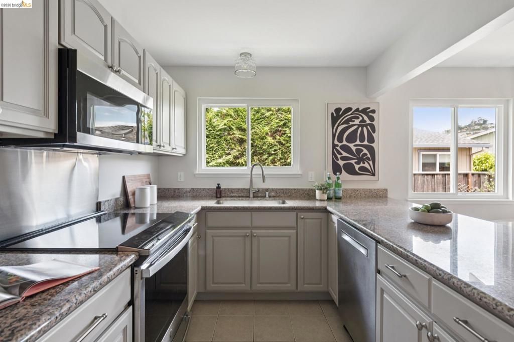 Image 11 of property listing at 6819 Blake St, El Cerrito, CA 94530
