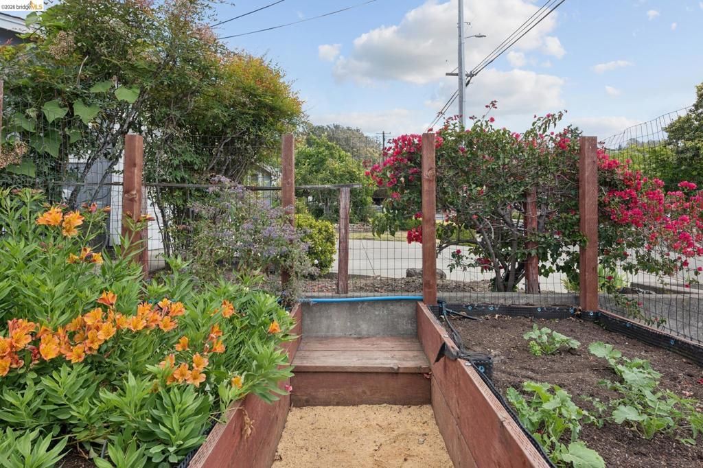 Image 47 of property listing at 6819 Blake St, El Cerrito, CA 94530
