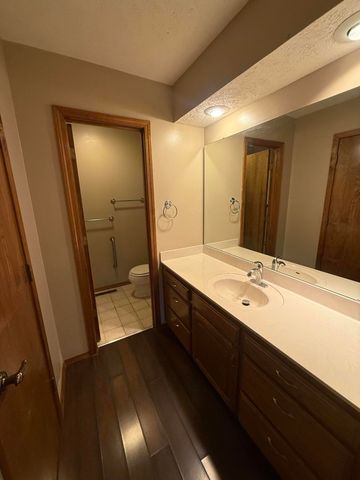 1418 E Woodgate Street, Springfield, MO 65804