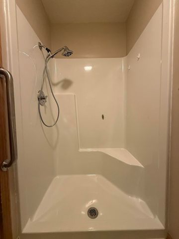 1418 E Woodgate Street, Springfield, MO 65804