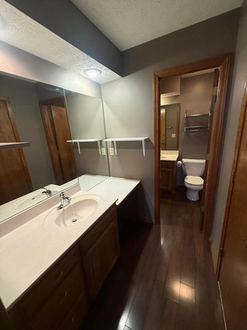 1418 E Woodgate Street, Springfield, MO 65804