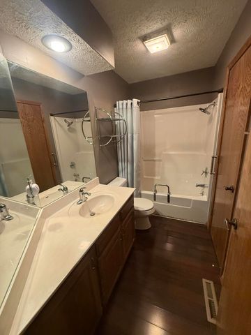 1418 E Woodgate Street, Springfield, MO 65804