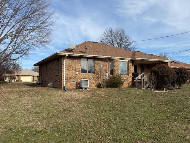 1418 E Woodgate Street, Springfield, MO 65804