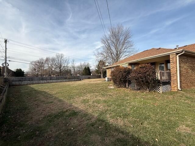 1418 E Woodgate Street, Springfield, MO 65804