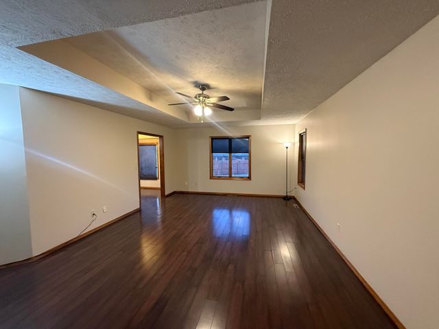 1418 E Woodgate Street, Springfield, MO 65804