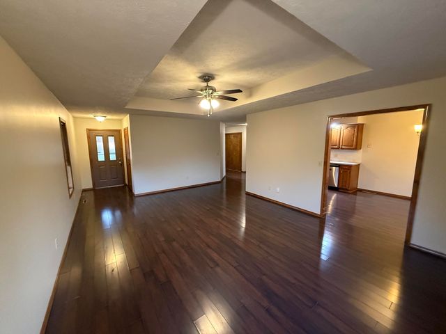 1418 E Woodgate Street, Springfield, MO 65804