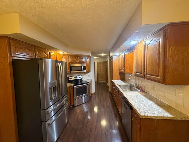 1418 E Woodgate Street, Springfield, MO 65804