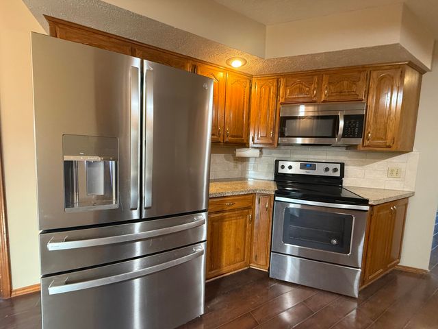 1418 E Woodgate Street, Springfield, MO 65804