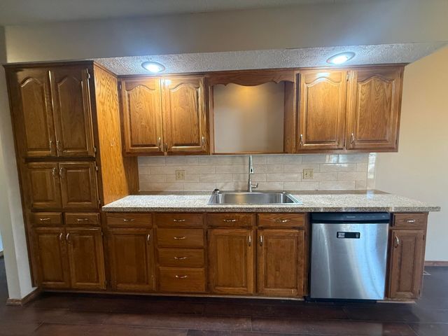 1418 E Woodgate Street, Springfield, MO 65804