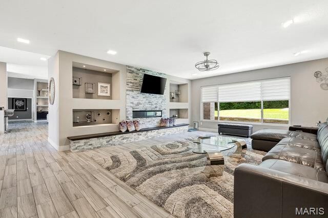 10147 Fieldcrest Lane, Ladue, MO 63124