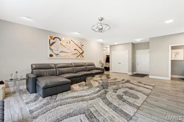 10147 Fieldcrest Lane, Ladue, MO 63124