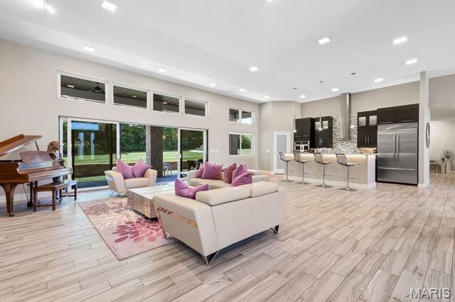 10147 Fieldcrest Lane, Ladue, MO 63124