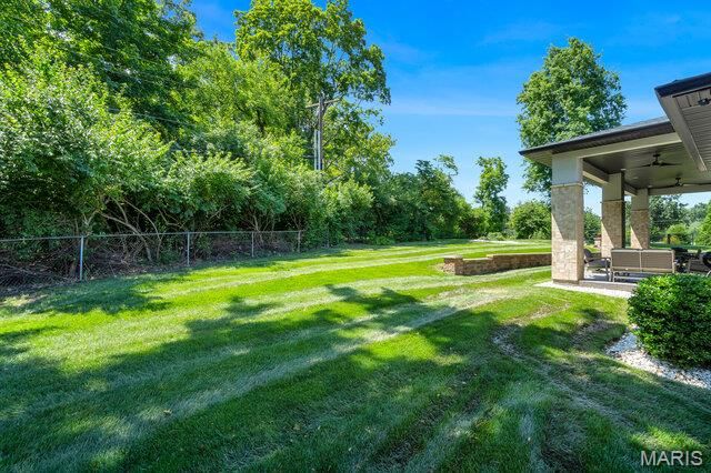 10147 Fieldcrest Lane, Ladue, MO 63124