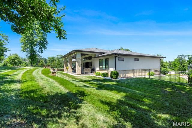 10147 Fieldcrest Lane, Ladue, MO 63124