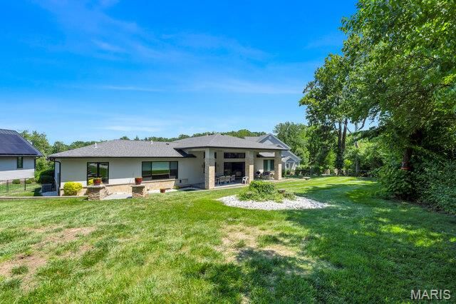 10147 Fieldcrest Lane, Ladue, MO 63124