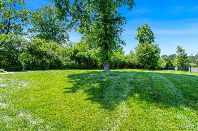 10147 Fieldcrest Lane, Ladue, MO 63124