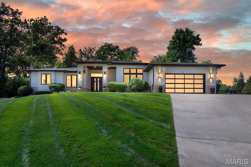 10147 Fieldcrest Lane, Ladue, MO 63124