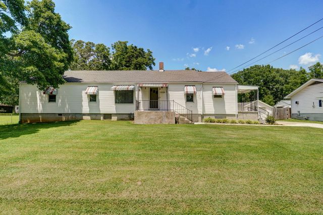 2119 West Farm Road 98, Springfield, MO 65803