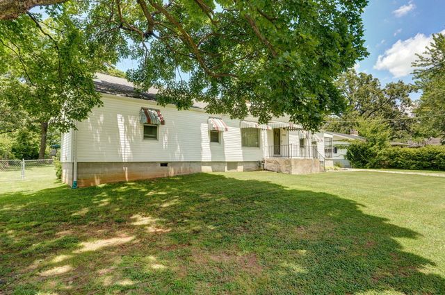 2119 West Farm Road 98, Springfield, MO 65803