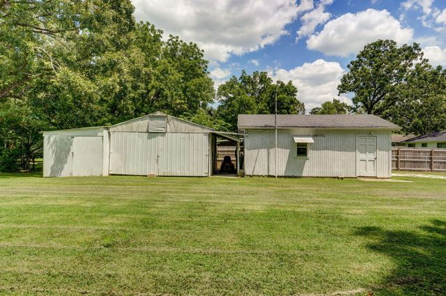 2119 West Farm Road 98, Springfield, MO 65803