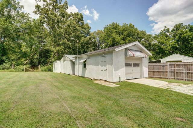 2119 West Farm Road 98, Springfield, MO 65803