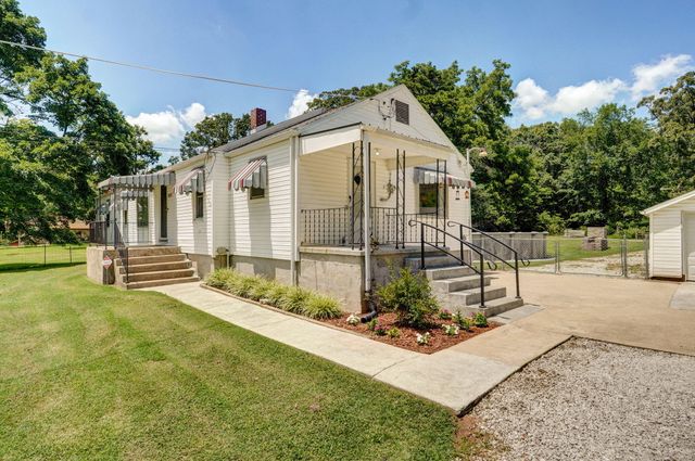 2119 West Farm Road 98, Springfield, MO 65803