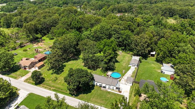 2119 West Farm Road 98, Springfield, MO 65803