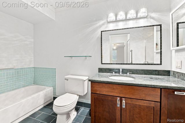 29690 Pine Ridge Circle, Farmington Hills, MI 48331