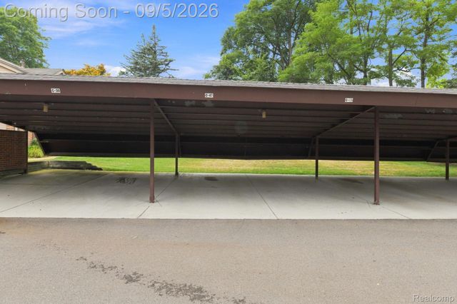 29690 Pine Ridge Circle, Farmington Hills, MI 48331