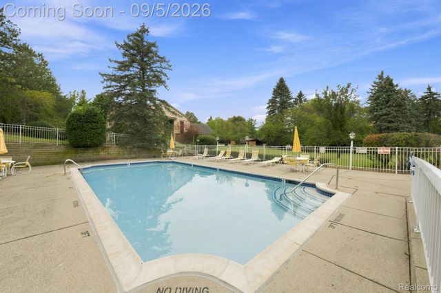 29690 Pine Ridge Circle, Farmington Hills, MI 48331