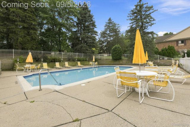 29690 Pine Ridge Circle, Farmington Hills, MI 48331