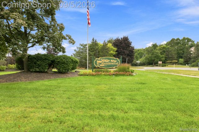 29690 Pine Ridge Circle, Farmington Hills, MI 48331