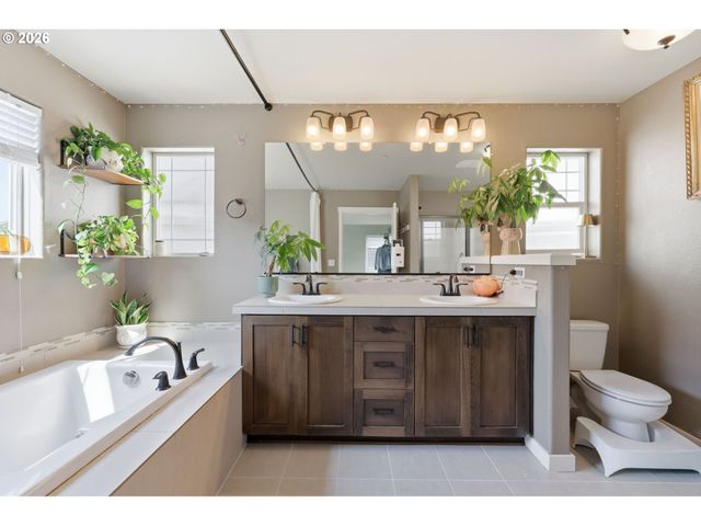 28784 Sw GENEVA Loop, Wilsonville, OR 97070