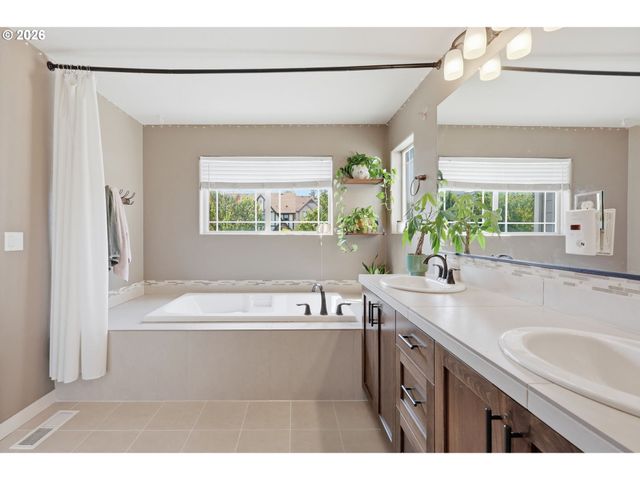 28784 Sw GENEVA Loop, Wilsonville, OR 97070