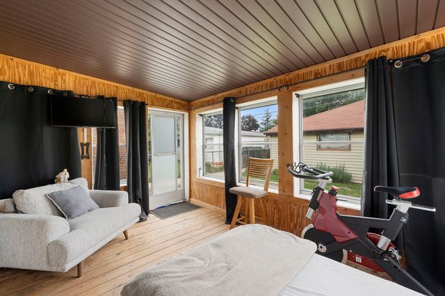 2449 Leyden Avenue, River Grove, IL 60171