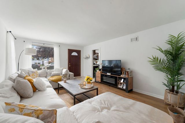 2449 Leyden Avenue, River Grove, IL 60171