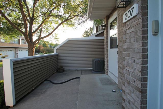 207 Primrose Court, Vadnais Heights, MN 55127