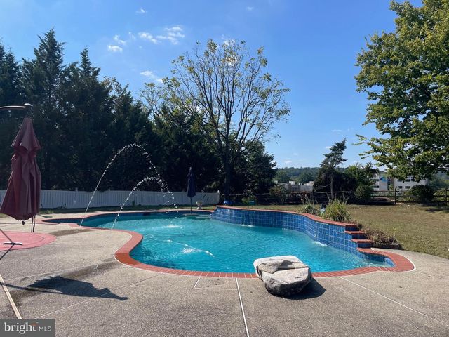 125 SUMMER HILL DR, Gilbertsville, PA 19525