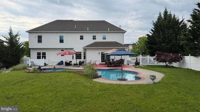 125 SUMMER HILL DR, Gilbertsville, PA 19525