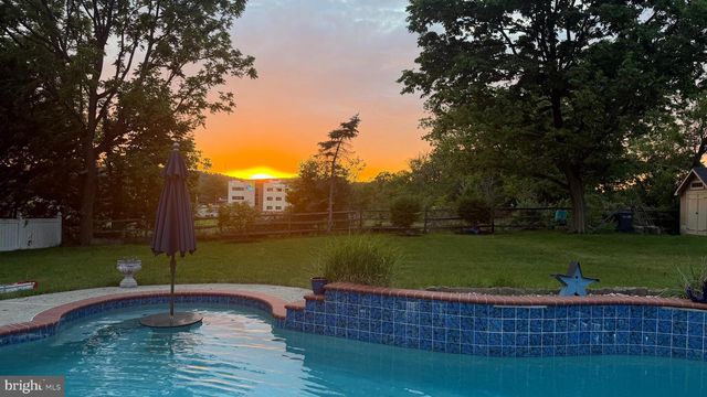 125 SUMMER HILL DR, Gilbertsville, PA 19525