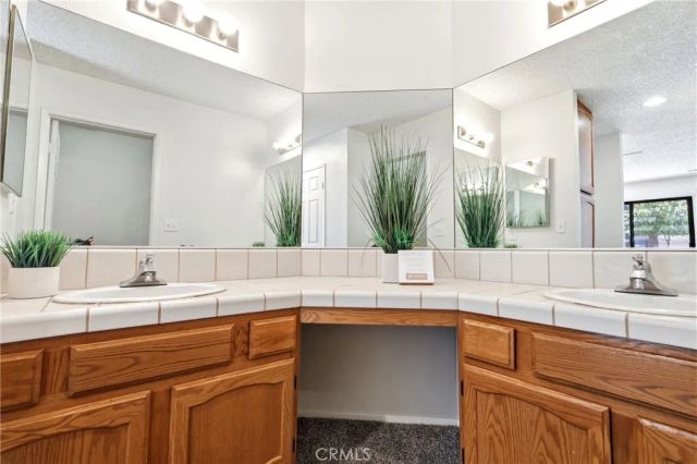 19077 Elm, Apple Valley, CA 92308