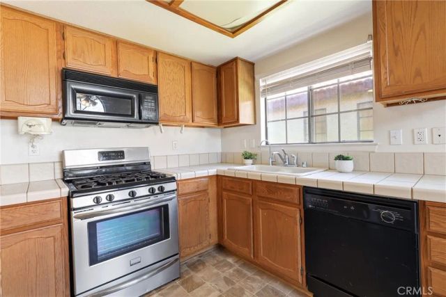 19077 Elm, Apple Valley, CA 92308