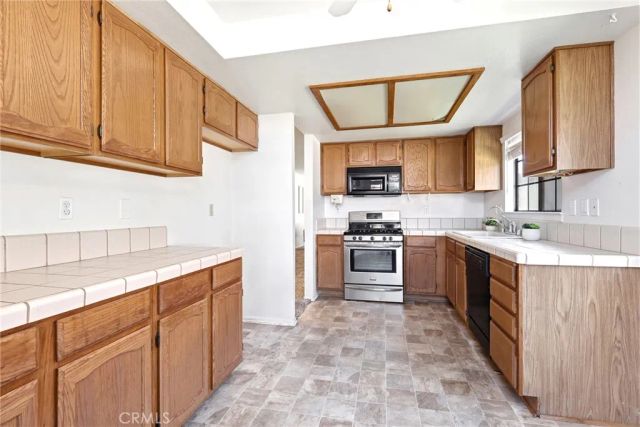 19077 Elm, Apple Valley, CA 92308