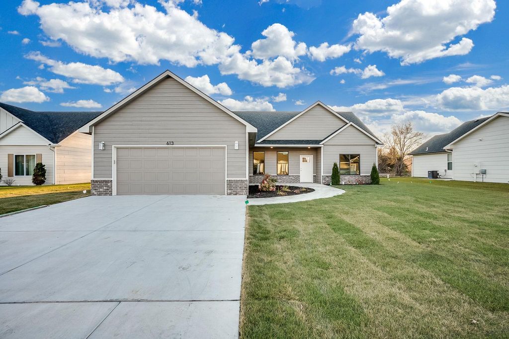 613 S Sweetwater, Maize, KS 67101